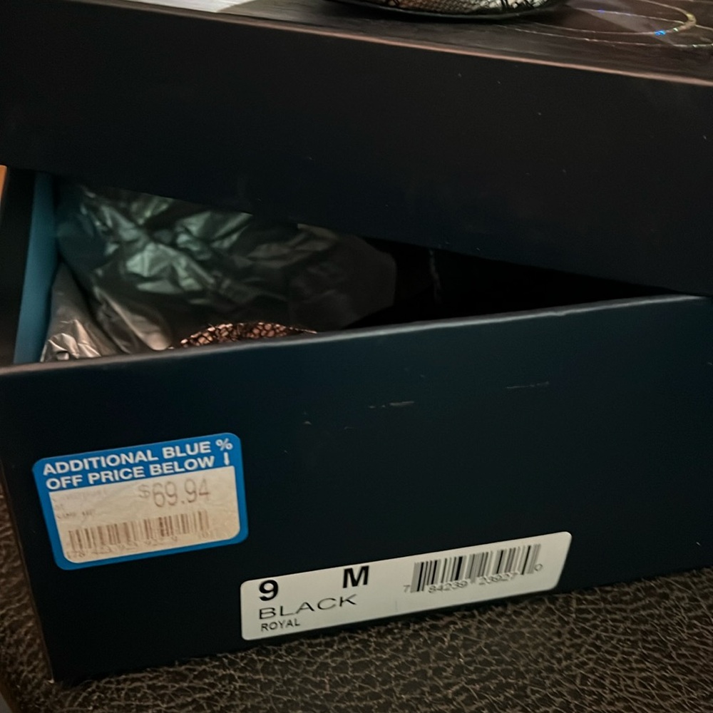 Disney Cinderella lace pump size 9- never worn